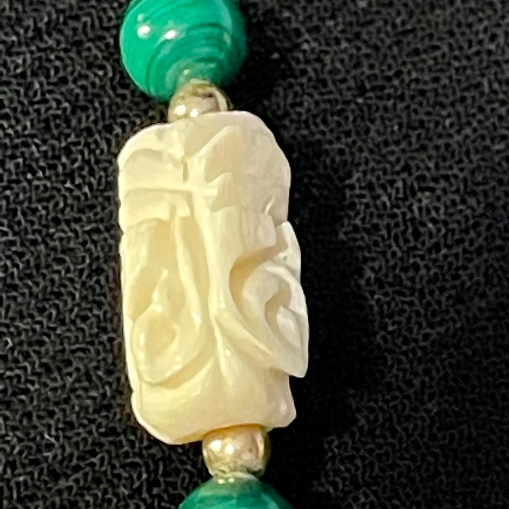 Vtg genuine malachite carved jade  gold necklace - Picture 8 of 12
